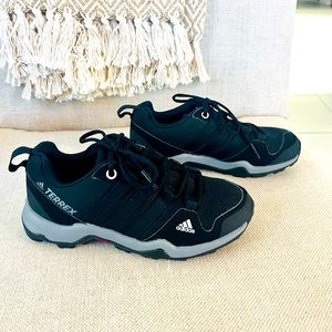 Unisex Kids’ Addidas Terrex Hiking Shoes Size 12.5
